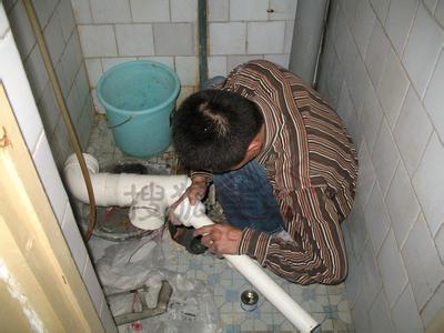 采用大型机械专业疏通各种市政管道,主管道等各种疑难下水道