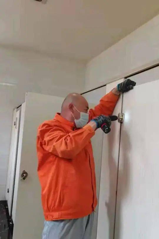 阿左旗市容环境卫生中心 维修公厕设施设备 加强冬季安全生产